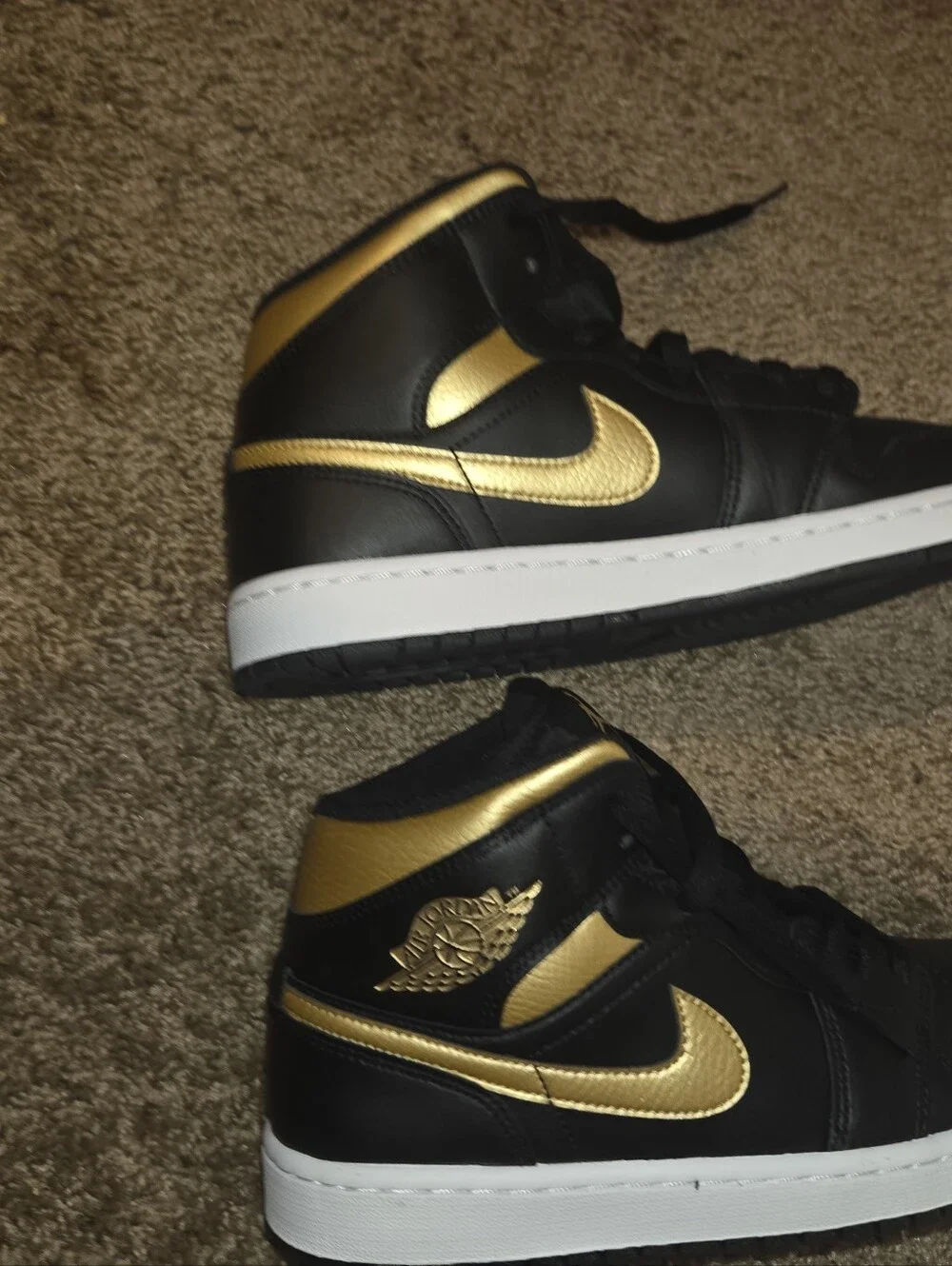 New Nike Air Jordan 1 Mid Size 9 Men Style DQ8426-071 Black White Mettalic Gold